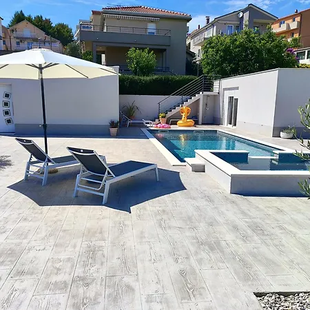 Fantastic House Villa *