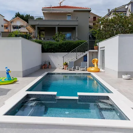 Fantastic House *