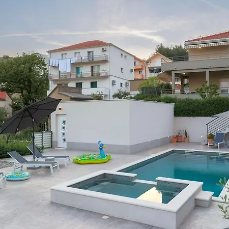 Villa Fantastic House