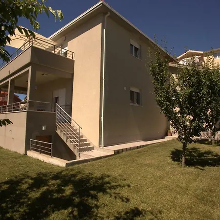 Villa Fantastic House