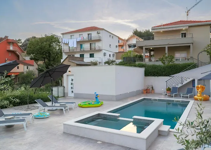 Villa Fantastic House