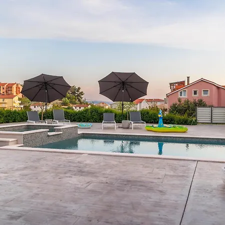 Fantastic House Vila *